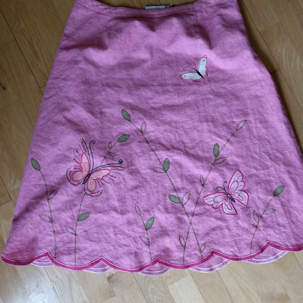 Requirements linen skirt with embroidery
